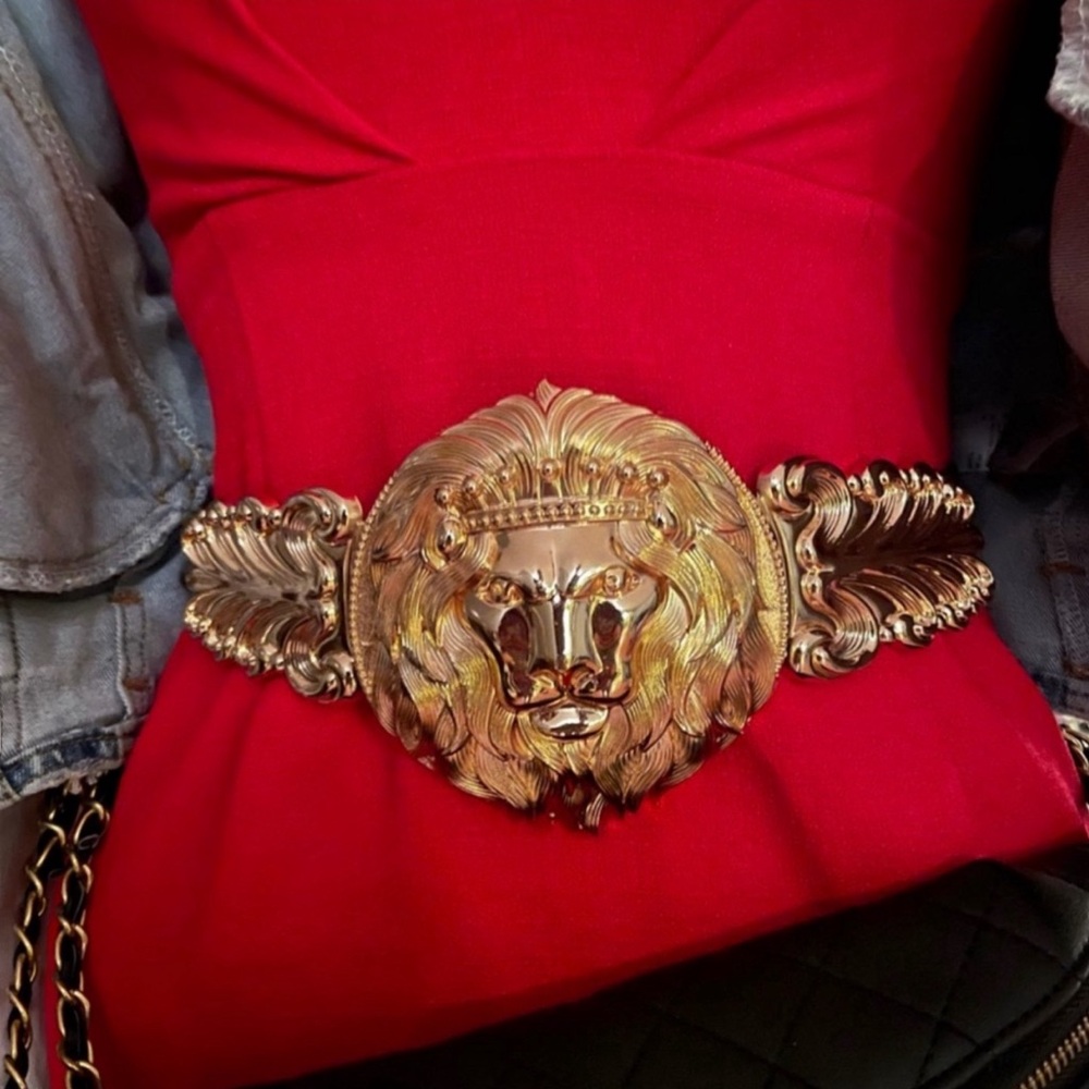 Elegant Gold Lion Emblem Women's Belt